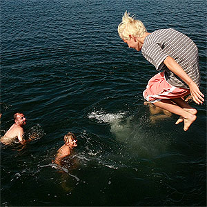 Segrarhopp från ångbåtsbryggan